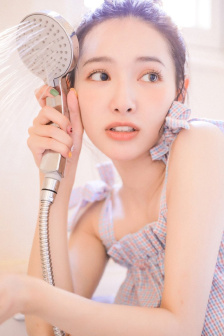 总裁开会身体下塞着钢笔